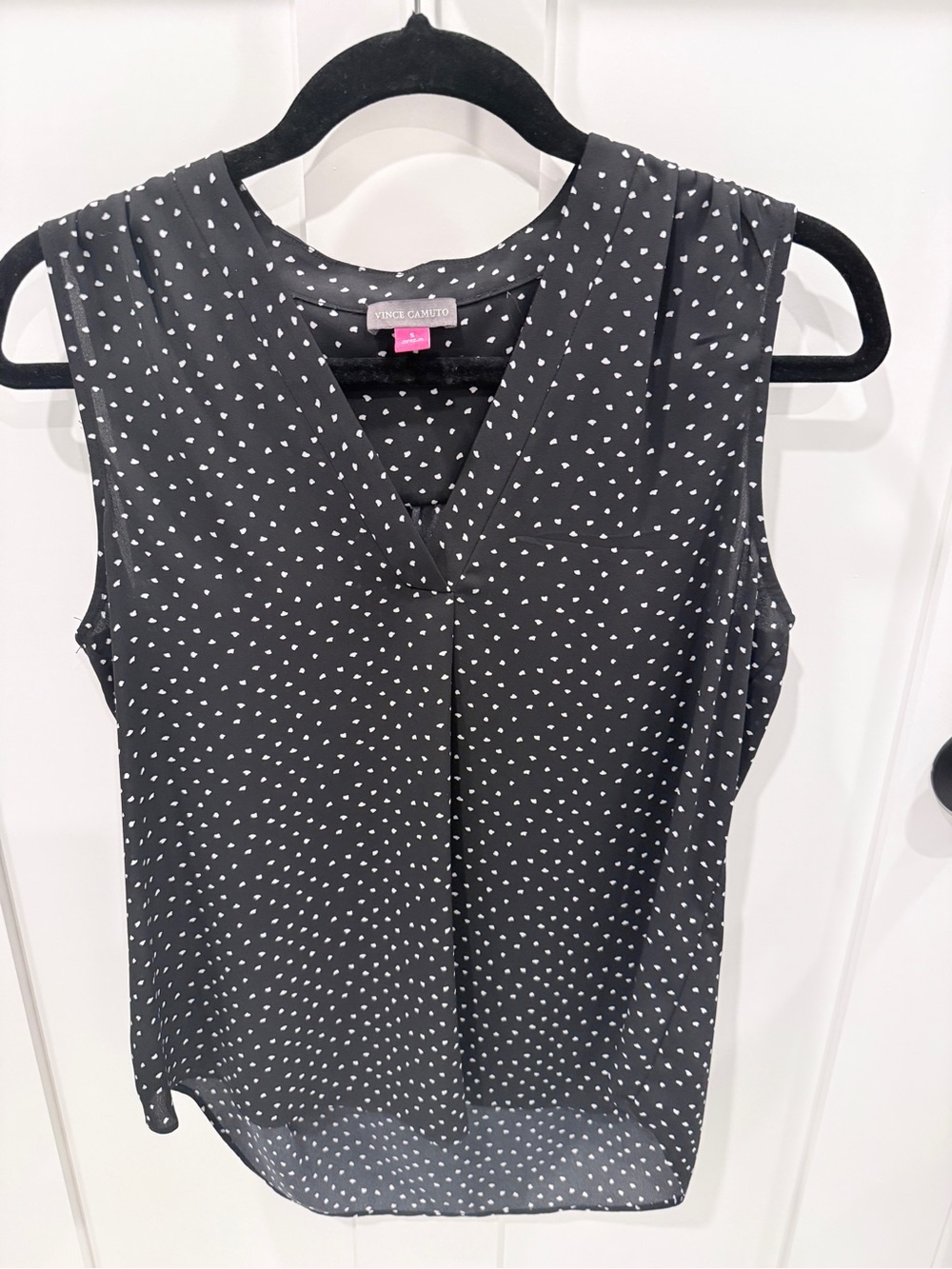 Vince Camuto Black Sleeveless V-Neck Heart Dot Blouse